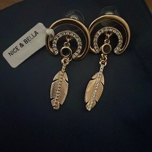 Nice & Bella earrings.
